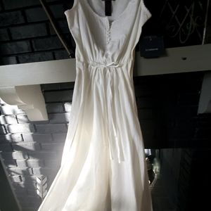 White size 4 Night Gown